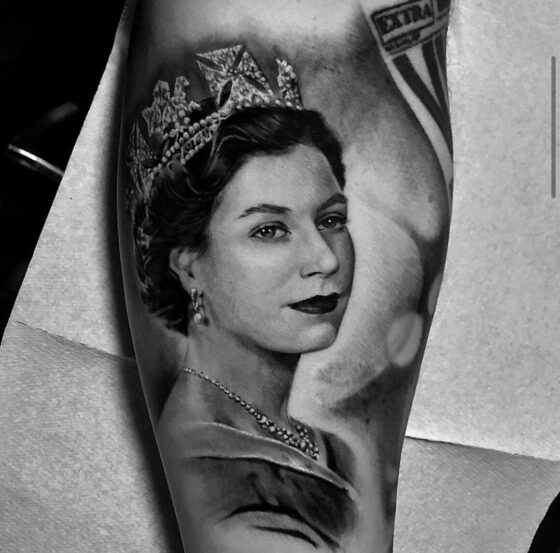 Queen Elizabeth II, a tribute from the tattoo art world - Tattoo Life